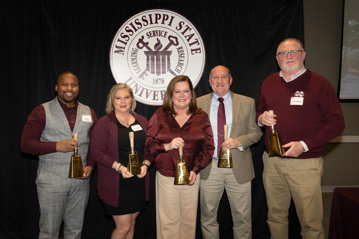 OutstandingAlumniChapters-Gold